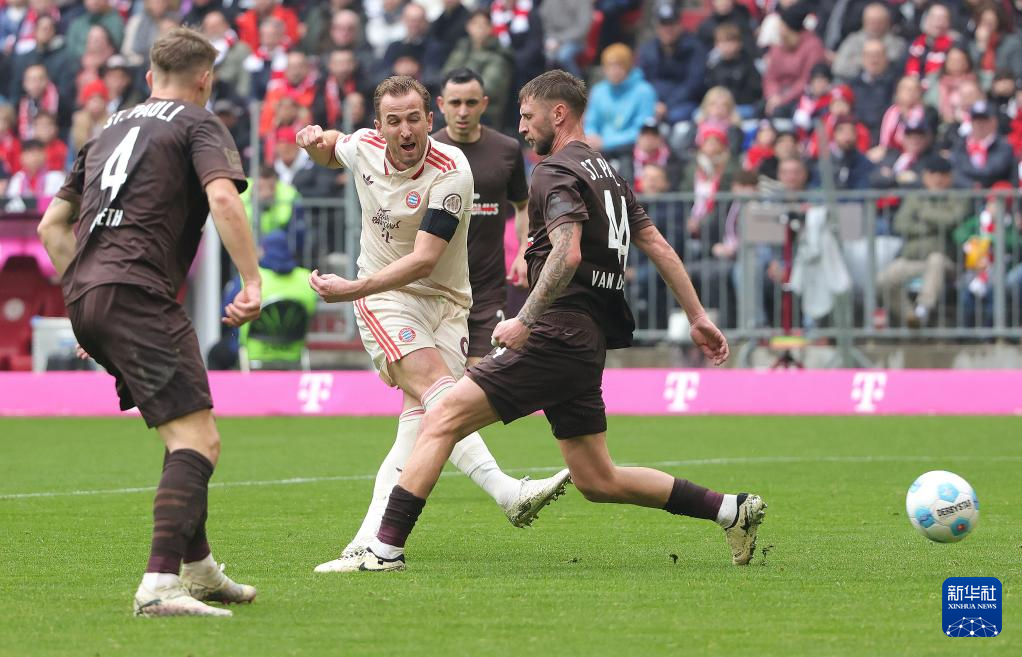 九游手机版-拜仁不断突破！，穆古鲁扎连续五场比赛得分超过出色防守赛场气氛高涨-九游手机版